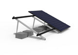 Das Montageset Flachdach von Supersolar bietet alles, was für die sichere Befestigung Ihrer Solaranlage auf einem Flachdach benötigt wird. Das Set enthält Endklemmen, Mittelklemmen, Rail Klemmen, 3 Aluminium-Triangel, 2 Aluminium-Rails in Schwarz mit 2400mm Länge und Brick Halter. Die maximale Breite des Modulrahmens beträgt 1134mm, was eine vielseitige Anwendung ermöglicht.