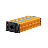 Der 500-Watt Sinus-Wechselrichter wandelt 12 V Gleichspannung in 230 V Wechselspannung um, ideal für Autobatterien, LKW-Batterien und Solarinselanlagen. Mit 100% reiner Sinuswellen-Ausgangsspannung, hoher Leistungsreserve, erstklassiger Qualität und einem Schweizer Steckdosenanschluss bietet er vielseitige Anwendungsmöglichkeiten. Kompakte Maße von 27,8 x 17 x 10,5 cm und ein Gewicht von 2,75 kg machen ihn praktisch und leicht.