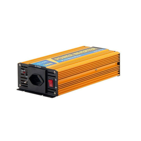 Der 500-Watt Sinus-Wechselrichter wandelt 12 V Gleichspannung in 230 V Wechselspannung um, ideal für Autobatterien, LKW-Batterien und Solarinselanlagen. Mit 100% reiner Sinuswellen-Ausgangsspannung, hoher Leistungsreserve, erstklassiger Qualität und einem Schweizer Steckdosenanschluss bietet er vielseitige Anwendungsmöglichkeiten. Kompakte Maße von 27,8 x 17 x 10,5 cm und ein Gewicht von 2,75 kg machen ihn praktisch und leicht.